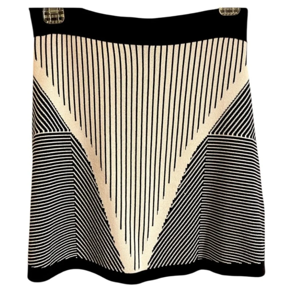 Romeo & Juliet Black Knit Skirt